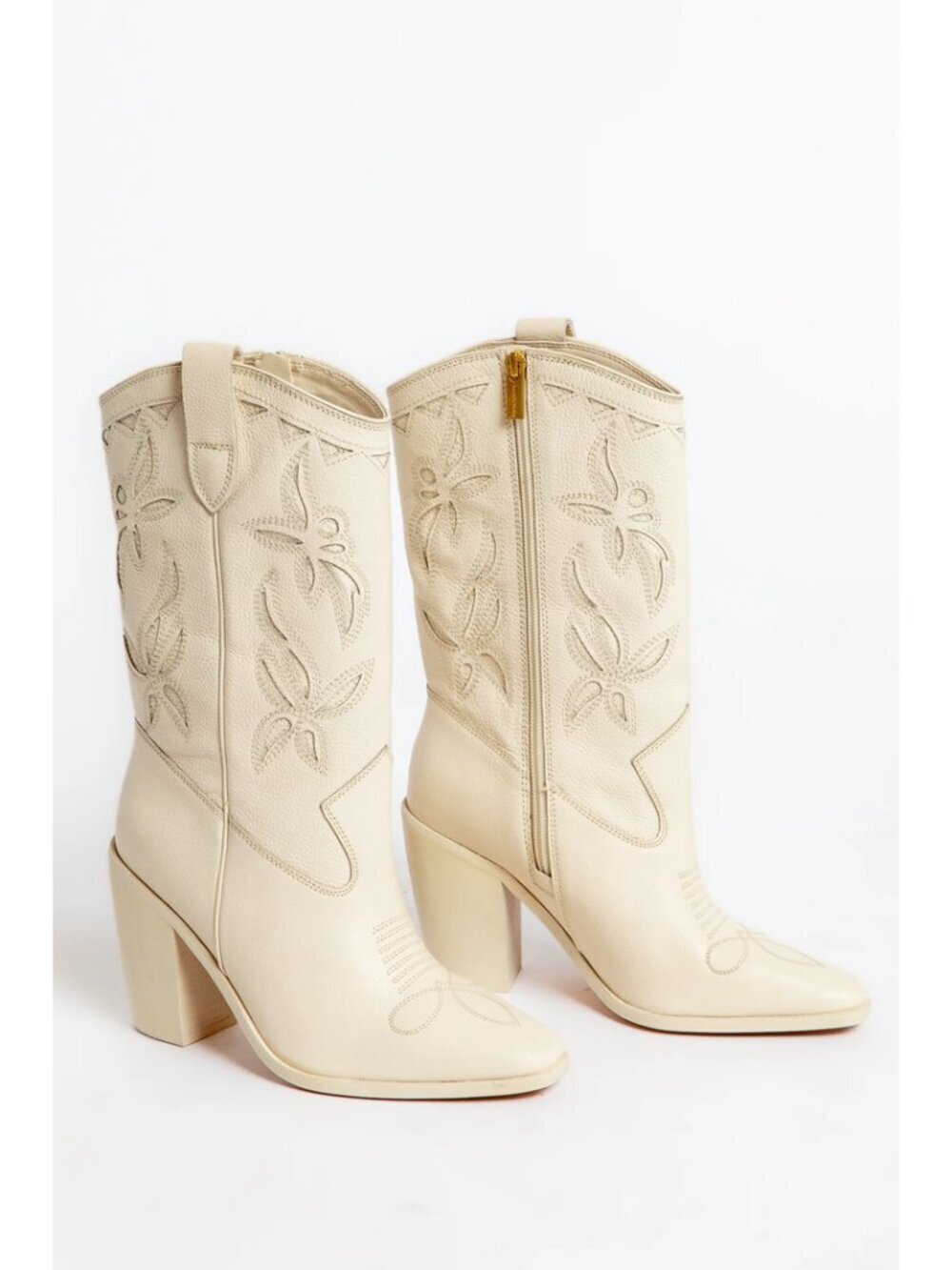 VINCE CAMUTO Alisah Square Toe Western Boot in Rich Cream Size US 8.5